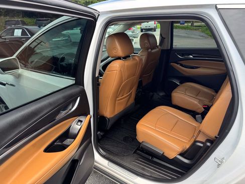 Used 2019 Buick Enclave Essence FWD image 10