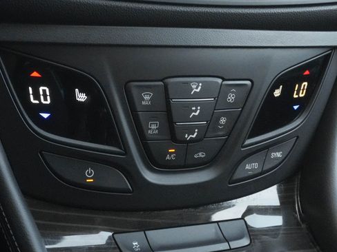 Used 2020 Buick Envision Essence w/ Experience Buick Package FWD image 26