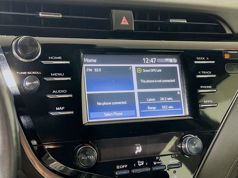 Used 2019 Toyota Camry SE FWD image 13