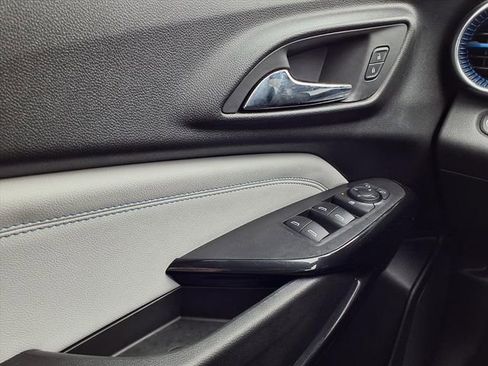 Used 2024 Chevrolet Trax LT w/ LT Convenience Package image 18