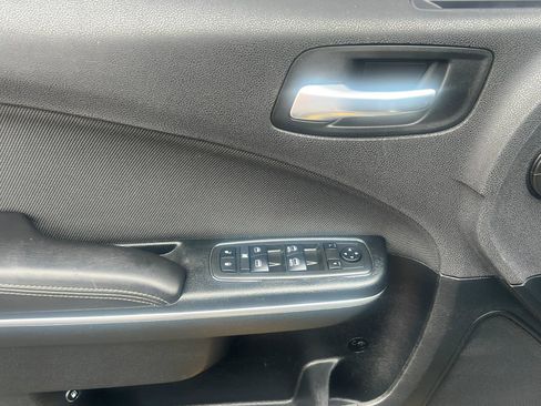 Used 2018 Dodge Charger SXT RWD image 12