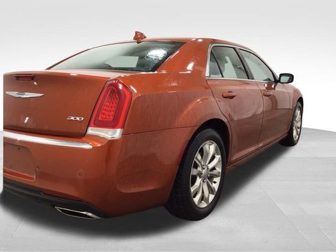 Used 2021 Chrysler 300 Touring L AWD/4WD image 4