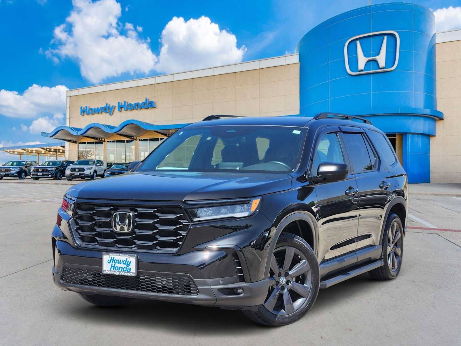 Used 2025 Honda Pilot Sport image 1