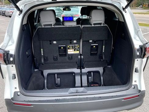 Used 2025 Toyota Sienna XLE image 37