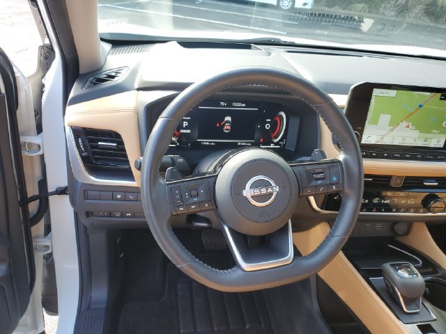 Used 2023 Nissan Rogue Platinum w/ Platinum Premium Package FWD image 15