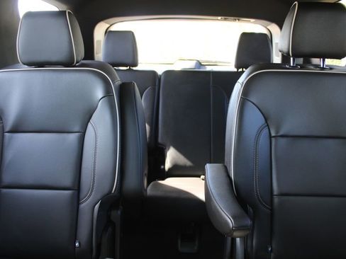 Used 2023 Chevrolet Traverse Premier FWD image 66