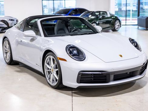 Used 2024 Porsche 911 Targa 4S w/ Premium Package image 10