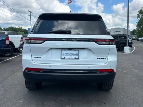 Used 2024 Jeep Grand Cherokee Limited w/ Black Appearance Package AWD/4WD image 13