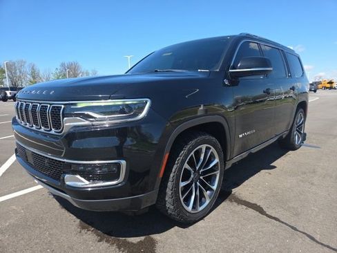 Used 2022 Jeep Wagoneer Series III w/ Premium Group I AWD/4WD image 2