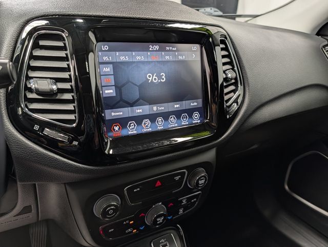 Used 2020 Jeep Compass Limited AWD/4WD image 23