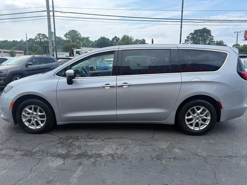 Used 2023 Chrysler Voyager LX FWD image 4