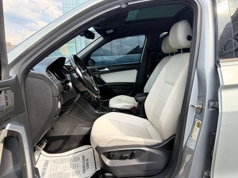 Used 2020 Volkswagen Tiguan SE R-Line AWD/4WD image 10