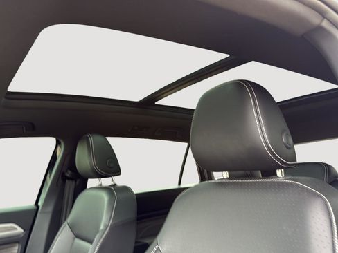 Used 2022 Volkswagen Atlas Cross Sport SE image 22