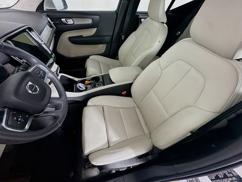 Used 2024 Volvo XC40 B5 Plus w/ Climate Package AWD/4WD image 13