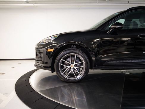 Certified 2026 Porsche Macan AWD/4WD image 11