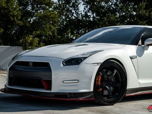 Used 2014 Nissan GT-R Premium image 46