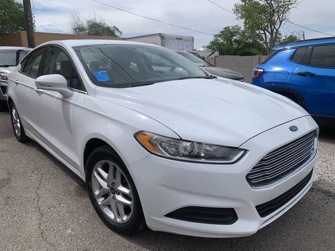 Used 2013 Ford Fusion SE FWD image 2