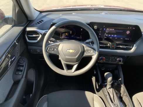 Used 2025 Chevrolet TrailBlazer LT AWD/4WD image 26