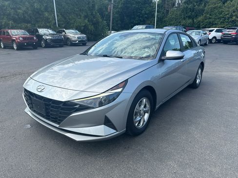 Used 2021 Hyundai Elantra SE FWD image 7