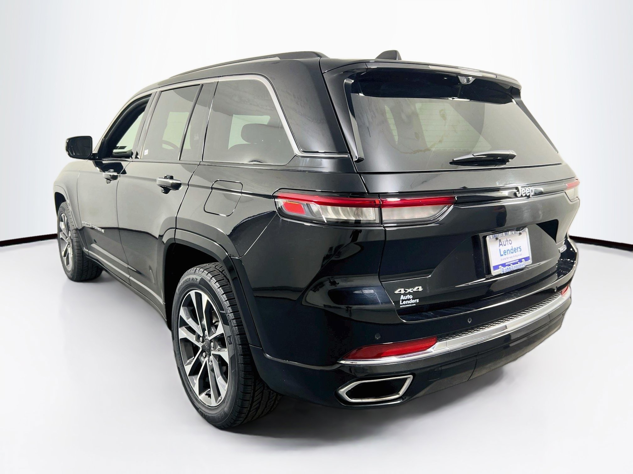 Used 2023 Jeep Grand Cherokee Overland w/ Luxury Tech Group IV AWD/4WD image 7