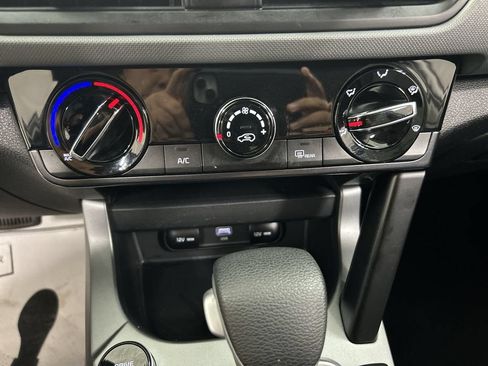 Used 2024 Kia Seltos LX AWD/4WD image 16