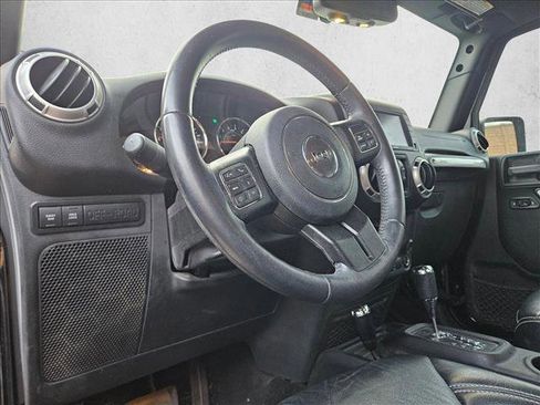 Used 2017 Jeep Wrangler Unlimited Rubicon w/ Connectivity Group image 12