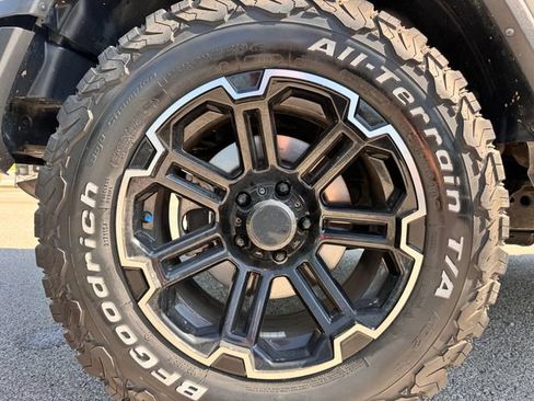 Used 2022 Jeep Wrangler Unlimited Sahara w/ LED Lighting Group AWD/4WD image 31