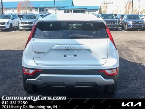 Certified 2025 Kia Niro LX image 4