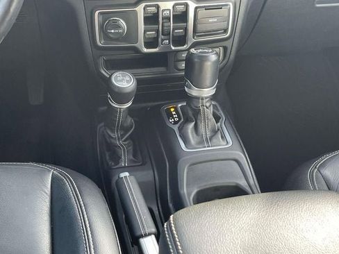 Used 2018 Jeep Wrangler Unlimited Sahara image 16