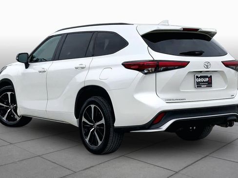 Used 2021 Toyota Highlander XSE FWD image 12