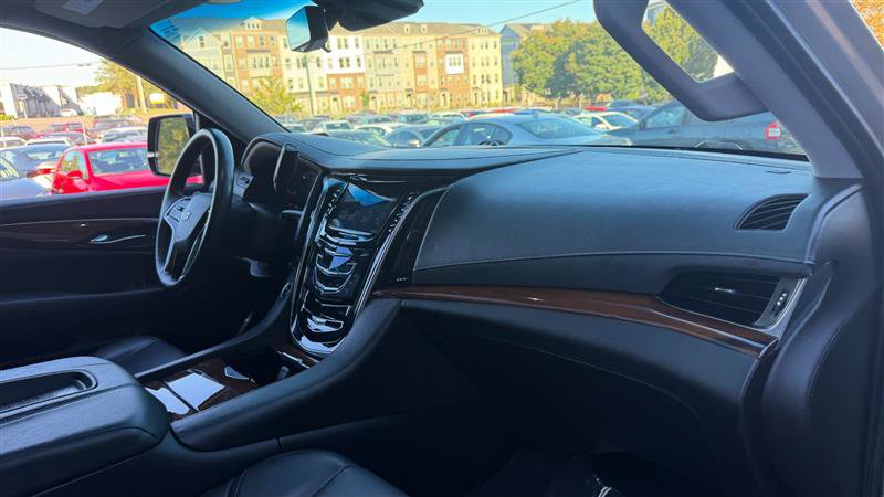 Used 2017 Cadillac Escalade ESV Luxury AWD/4WD image 5