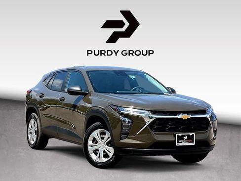 Used 2024 Chevrolet Trax LS FWD image 1