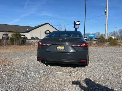 Used 2025 Toyota Camry SE image 7
