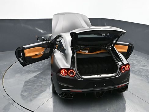 Used 2018 Ferrari GTC4Lusso T image 74