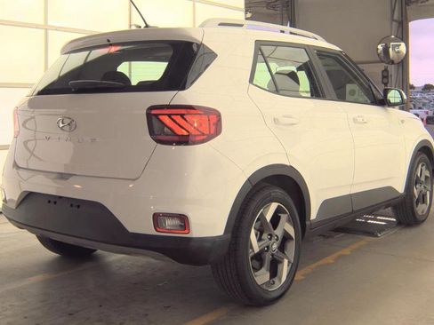 Used 2024 Hyundai Venue SEL image 5