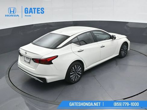 Used 2025 Nissan Altima 2.5 SV FWD image 42