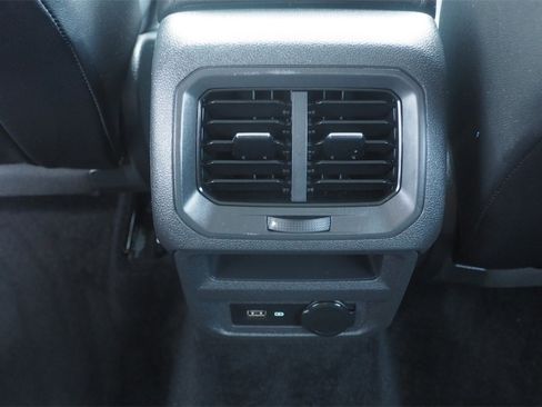 Used 2020 Volkswagen Tiguan SE image 20