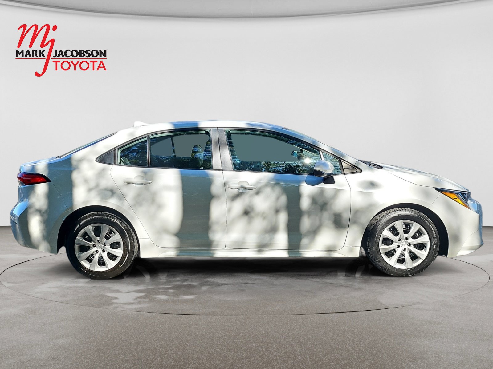 Used 2025 Toyota Corolla LE FWD image 7