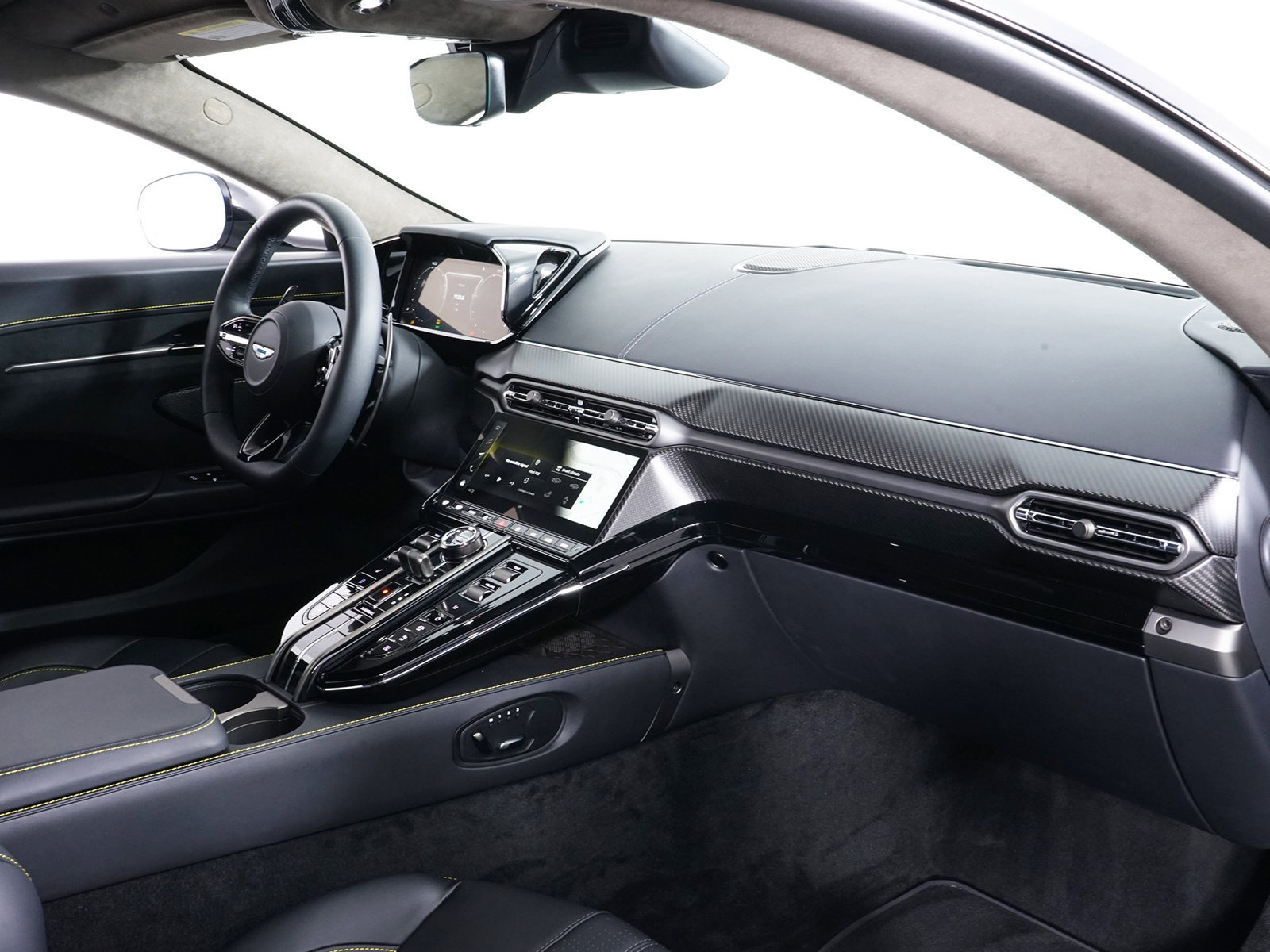 Used 2026 Aston Martin V8 Vantage Coupe RWD image 28
