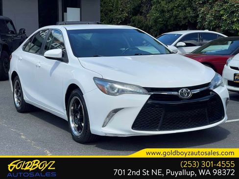 Used 2015 Toyota Camry SE FWD image 2
