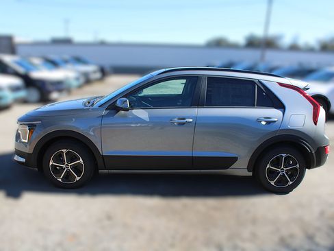 New 2026 Kia Niro LX FWD image 15