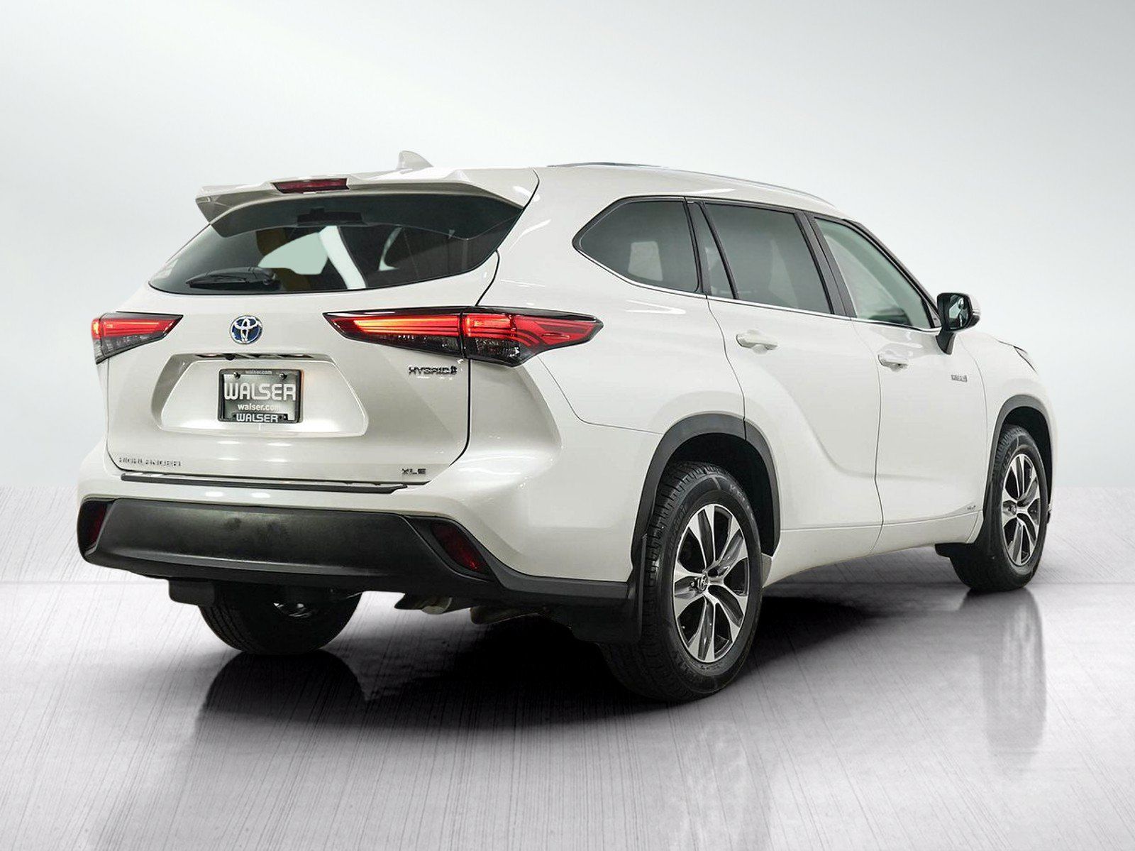 Used 2021 Toyota Highlander XLE AWD/4WD image 5
