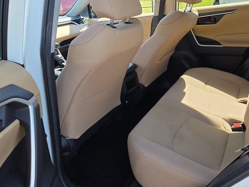 Used 2021 Toyota RAV4 LE FWD image 7
