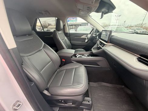 Used 2025 Ford Explorer Active w/ Active Comfort Package image 25