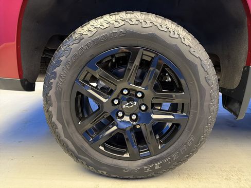Used 2023 Chevrolet Silverado 1500 RST w/ Z71 Off-Road Package AWD/4WD image 9