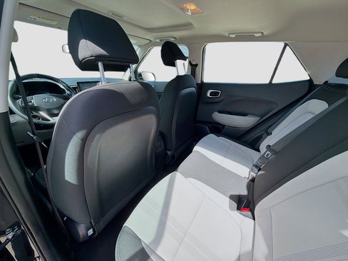 Used 2022 Hyundai Venue SEL image 21