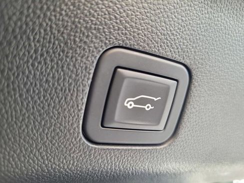 Used 2025 GMC Yukon Denali image 31