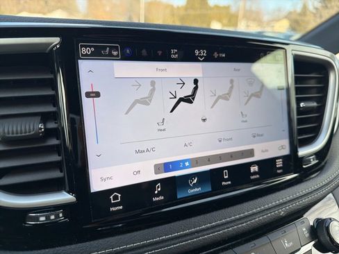 Used 2026 Chrysler Pacifica Select image 7