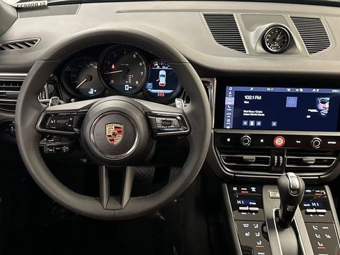 Certified 2025 Porsche Macan image 51