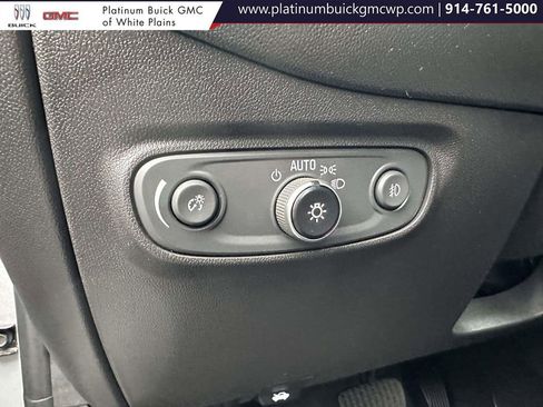 Used 2021 Chevrolet Equinox LT image 20